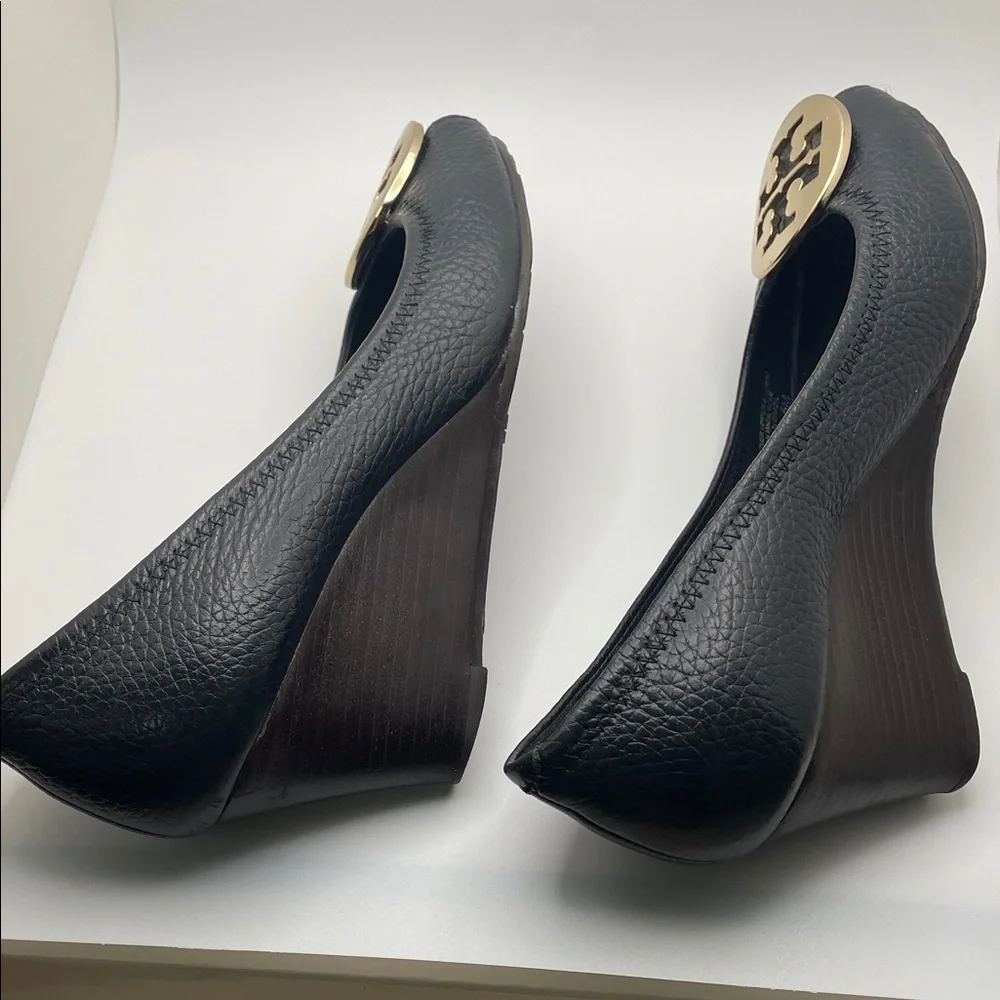 Tory Burch Navy Wedge Shoes Sally Gold emblem peeptoe
